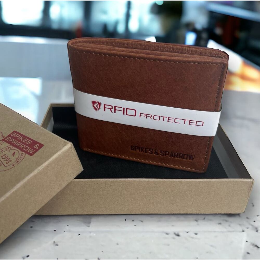 Spikes & Sparrow Thomas Brandy Brown Leather RFID Billfold Wallet 12 Card Slots